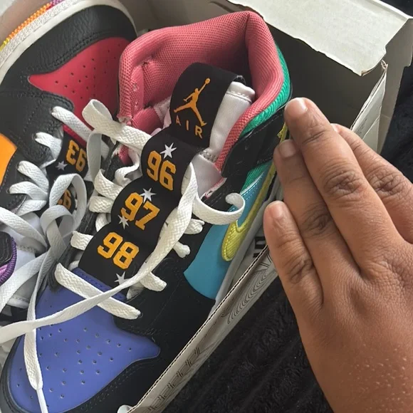 Six Championships Jordan 1s - Picture 4 of 4